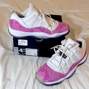 AIR JORDAN 11 RETRO LOW GS SIZE 4.5Y (US woman’s 6) VNDS